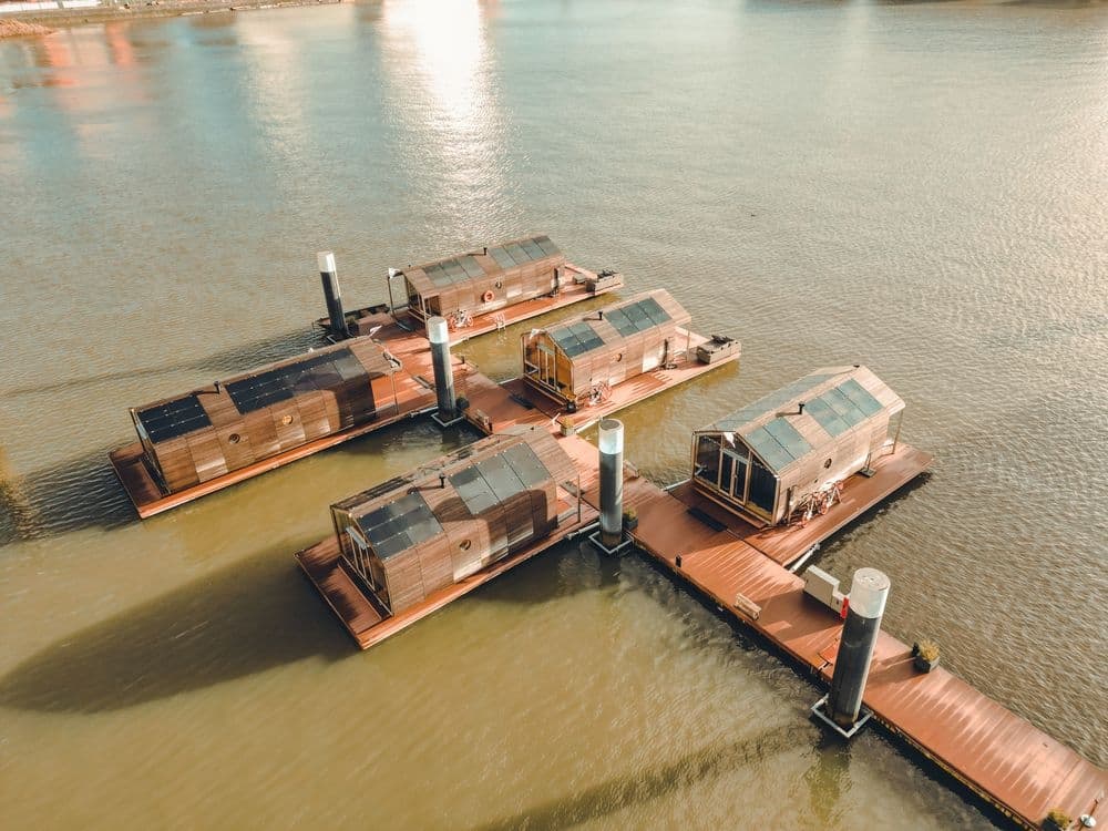 Wikkelboat & Red Apple Marina